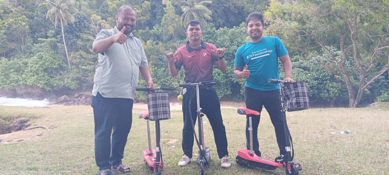 Dosen UTU Serahkan Bantuan Scooter Listrik untuk Pokdarwis Pasie Luah