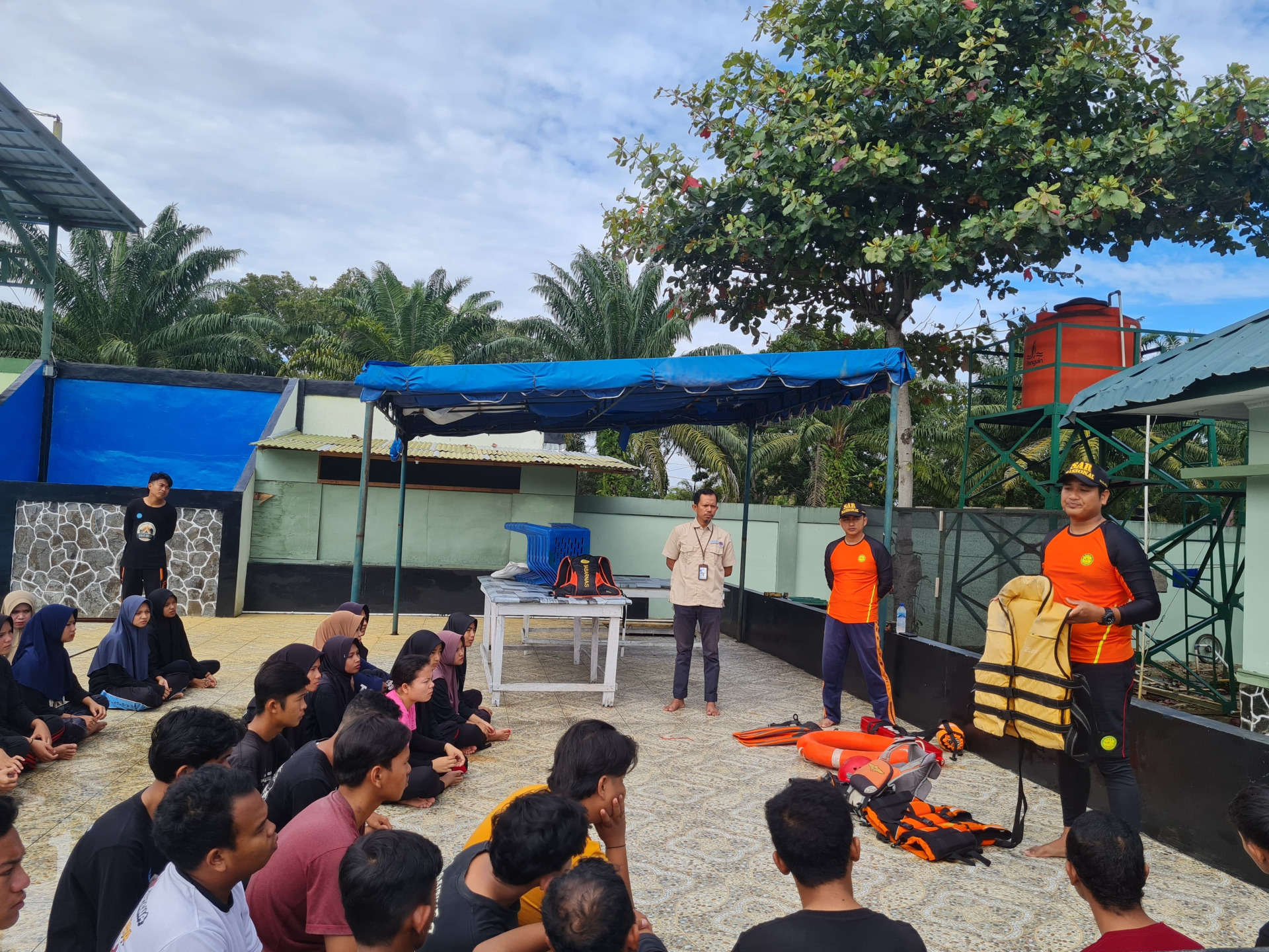 Mahasiswa FPIK UTU Lakukan Latihan Water Rescue Bersama Pos SAR Meulaboh