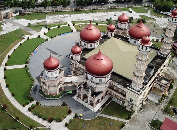 foto-udara-masjid-agung-baitul-makmur-meulaboh-di-desa_211210155812-213