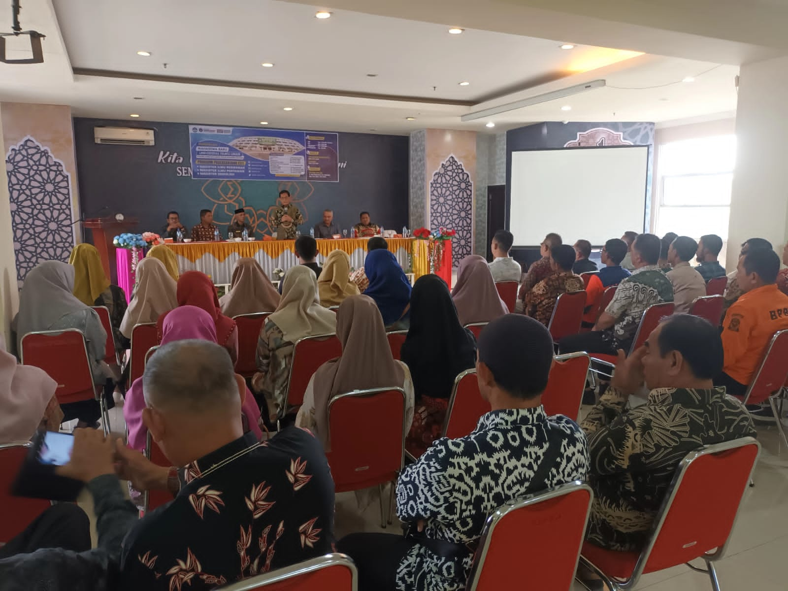 Pj Bupati Simeulue Buka Sosialisasi Penerimaan Mahasiswa Baru Program Magister Universitas Teuku Umar