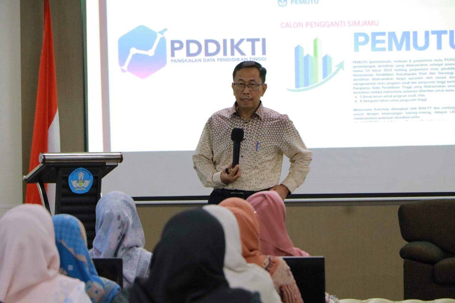 Warek I UTU Bahas Implementasi SPMI Berdasarkan Permendikbudristek Nomor 53 Tahun 2023 di Seminar LLDIKTI XIII