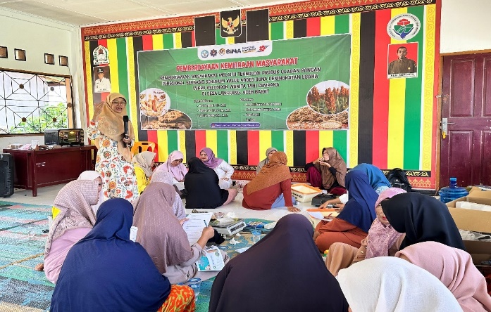 Bantu Ibu Rumah Tangga Lebih Mandiri, Dosen UTU Beri Pelatihan Pengolahan Produk Pangan Berbahan Sorgum