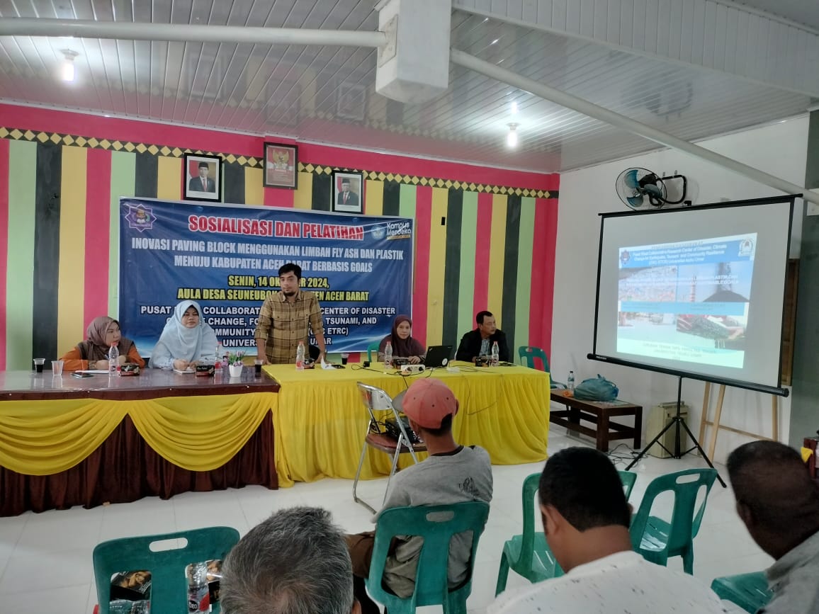 Pusat Riset CRC ETRC UTU Gelar Sosialisasi dan Pelatihan Pembuatan Inovasi Paving Block